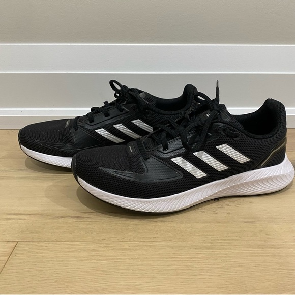 Adidas | Black Sneaker Running Shoes 🖤 - Picture 3 of 10